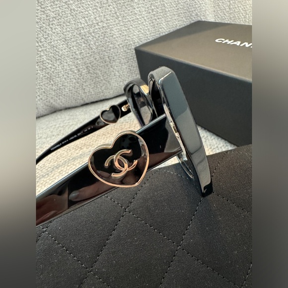 CHANEL HEART CC LOGO SQUARE SUNGLASSES CLASSICS IN BLACK - Picture 9 of 10